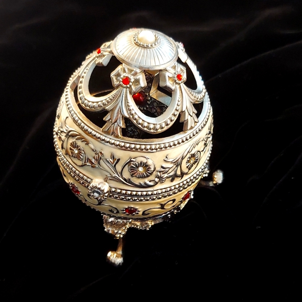 Vintage Cross Sankyo Jeweled Enamel Musical Egg